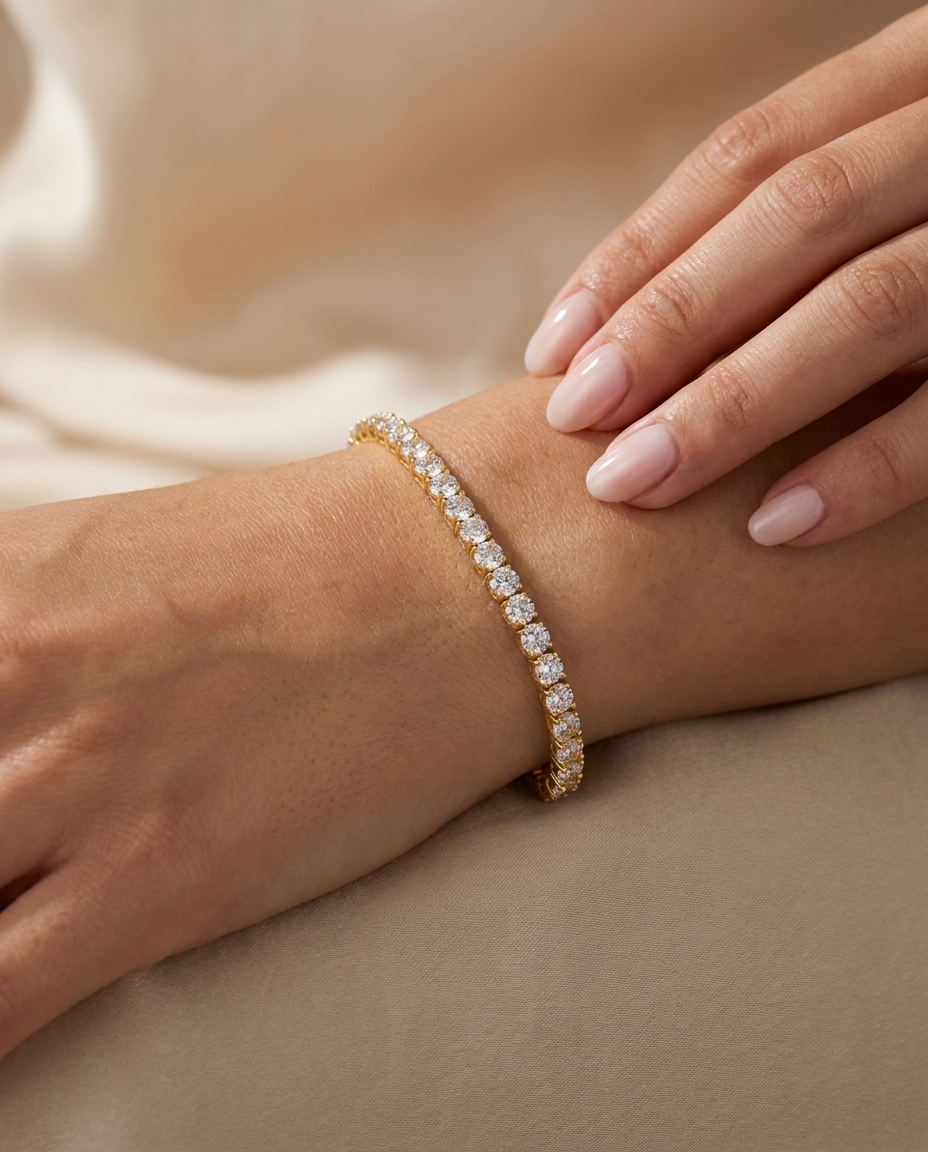 Mujer con Pulsera Tenis con Circonitas MALLIENA