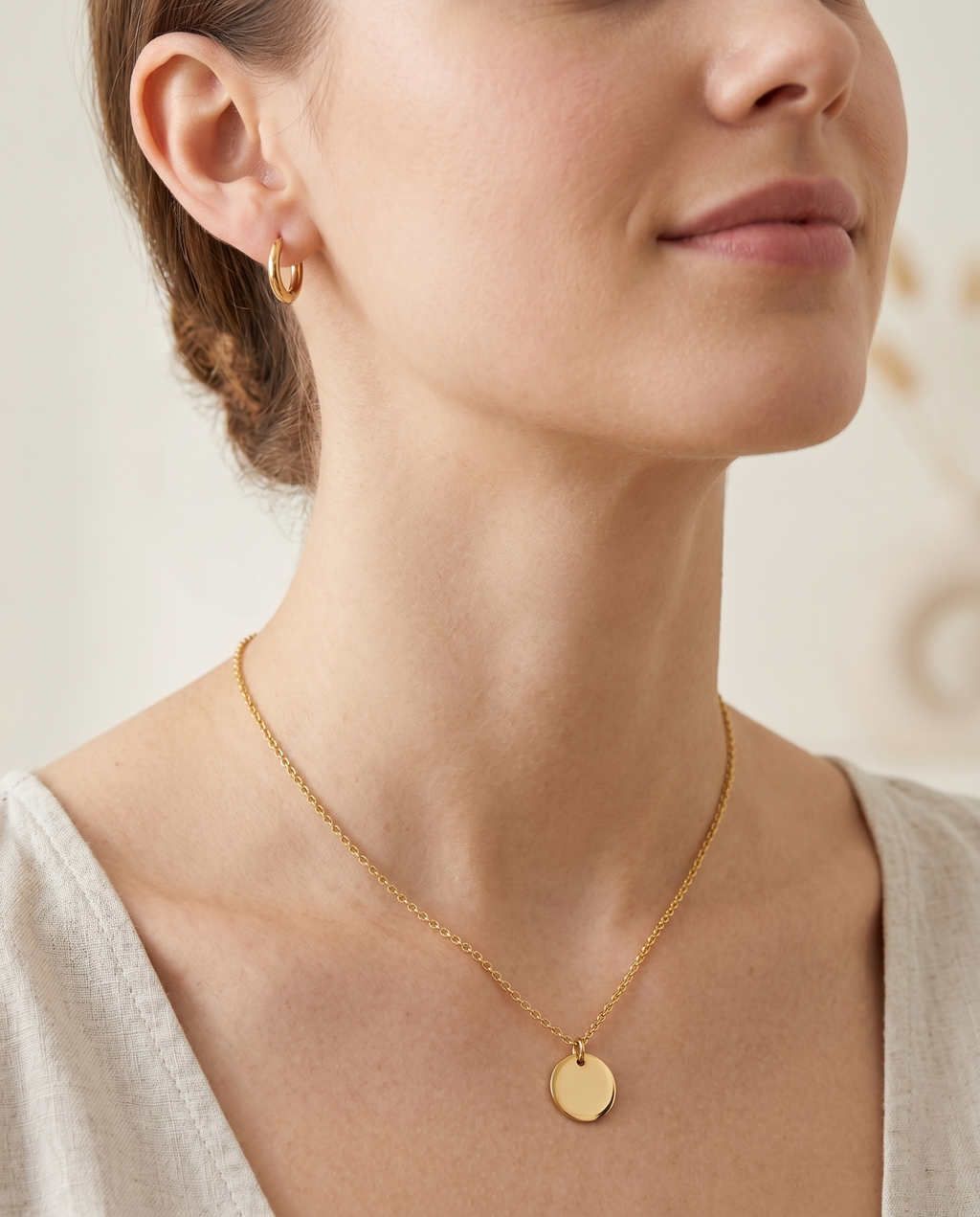 Set Esenciales: collar y pendiente puestos